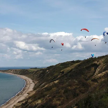 8 Person In Struer-by Traum
