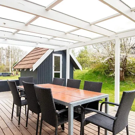 8 Person In Struer-by Traum